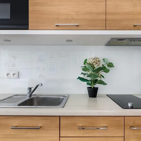 Marina Piamola, Bezplatne Solarium Daire