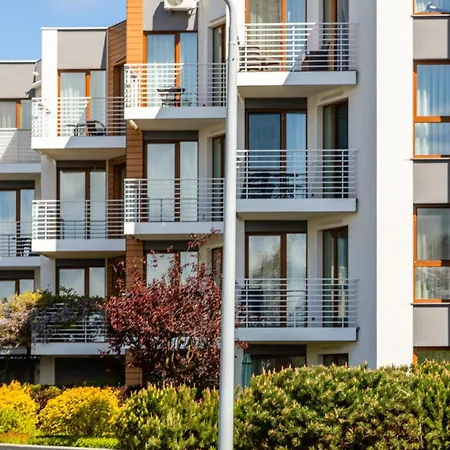 Marina Piamola, Bezplatne Solarium Daire *