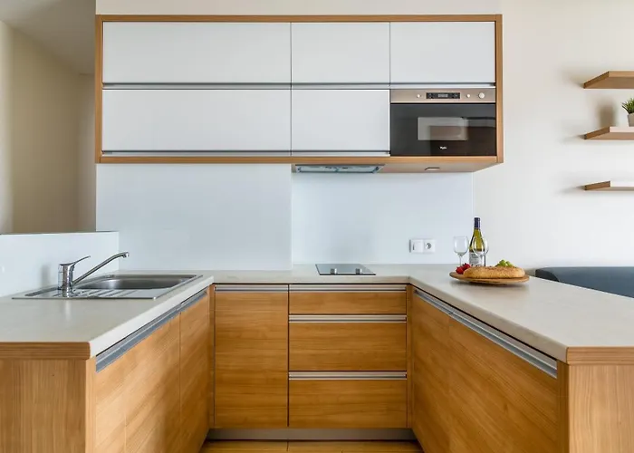 Marina Piamola, Bezplatne Solarium Daire