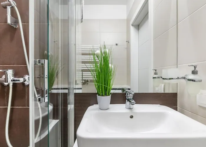 Marina Piamola, Bezplatne Solarium *