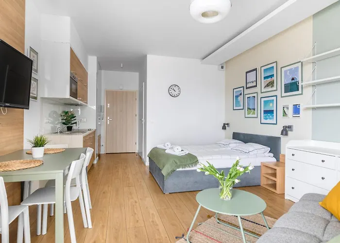 Marina Piamola, Bezplatne Solarium Daire *