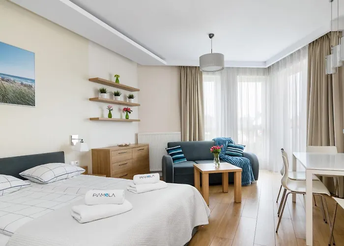 Marina Piamola, Bezplatne Solarium *