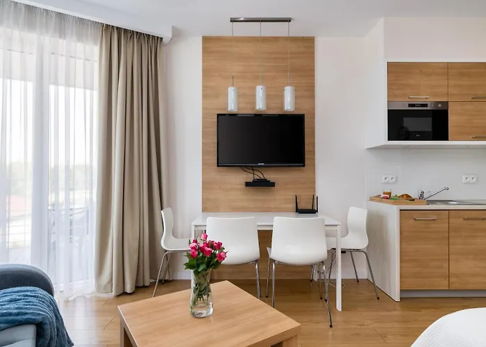 Marina Piamola, Bezplatne Solarium *